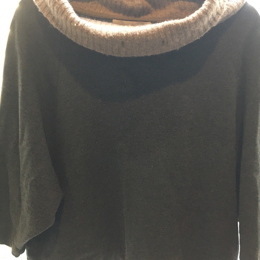 Three quarter length sleeves swingy o great style